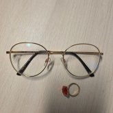 Brille und Ring