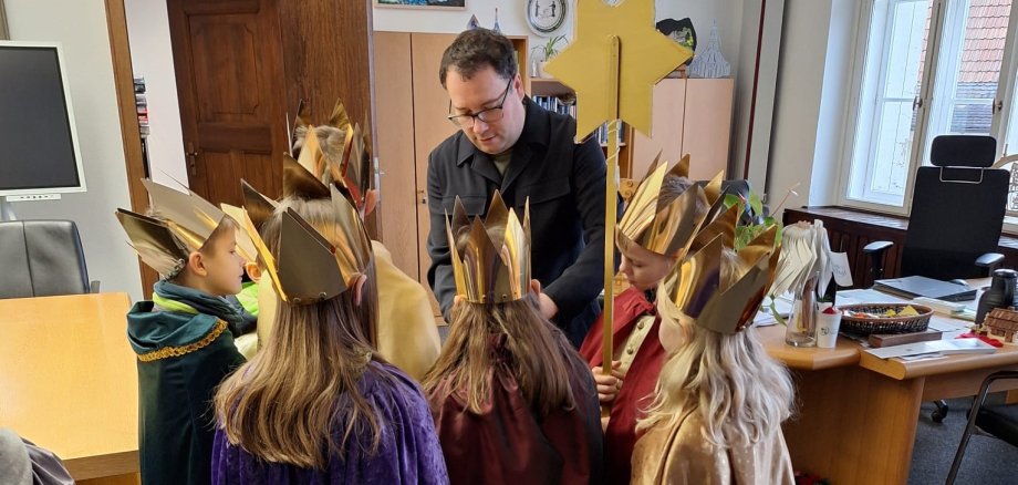Sternsinger der katholischen Ortsgemeinde „St. Anna“ im Rathaus